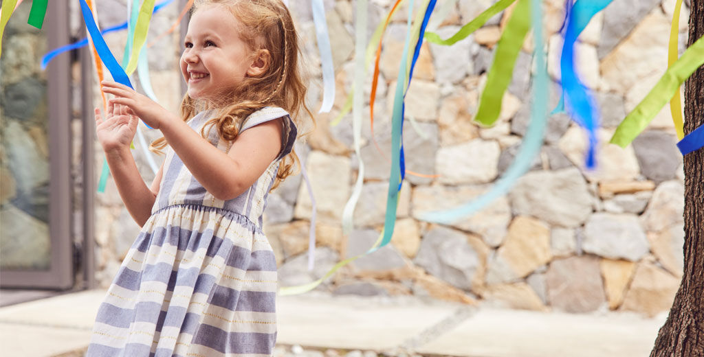 https://www.chicco.it/dw/image/v2/BJJJ_PRD/on/demandware.static/-/Sites-Chicco-Italy-Library/it_IT/dw742ac0a2/site/06-Pagina di Categoria/Fashion/Abbigliamento/Nuova Collezione/2023/PE 2023/Cerimonia/abbigliamento-ce.jpg